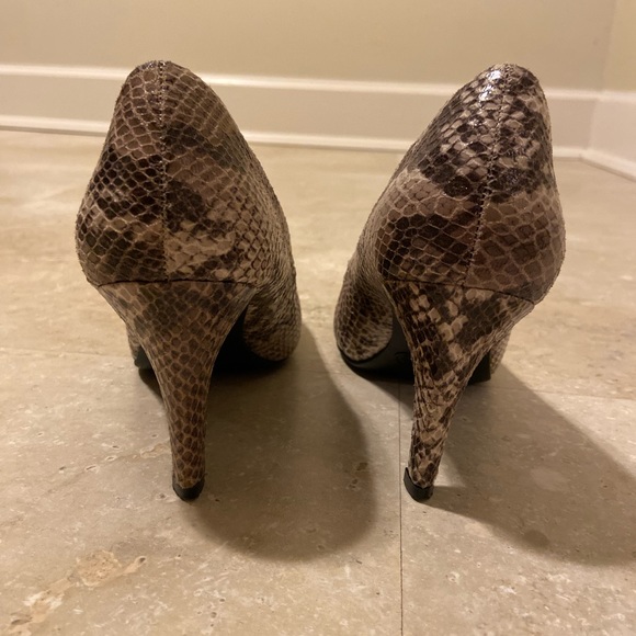 Snakeskin heels - Picture 4 of 15